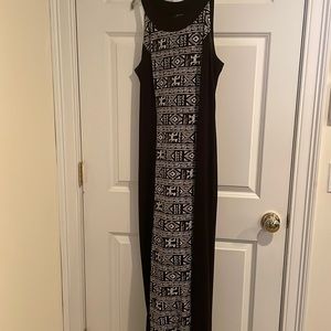 Maxi dress in a fun black-and-white print